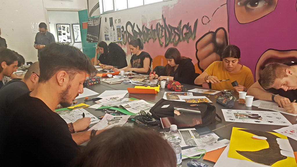 Ragazzi a lavoro durante il workshop di graphic e web design